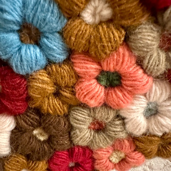 J.P. & MATTIE Multi Color Crotchet / Yarn Flower Purse New - Picture 2 of 13